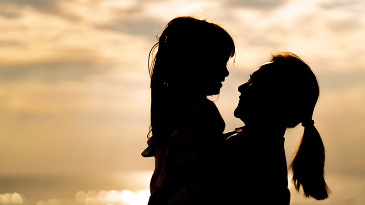 Child-and-parent-shadow Child and parent embracing silhouette
